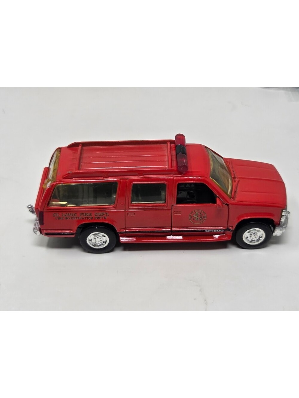1:43 Road Champs Chevrolet Suburban St Louis Fire Dept Diecast Truck Model